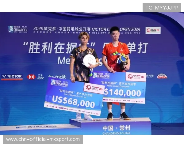 羽毛球名将退役仪式，粉丝泪洒球馆