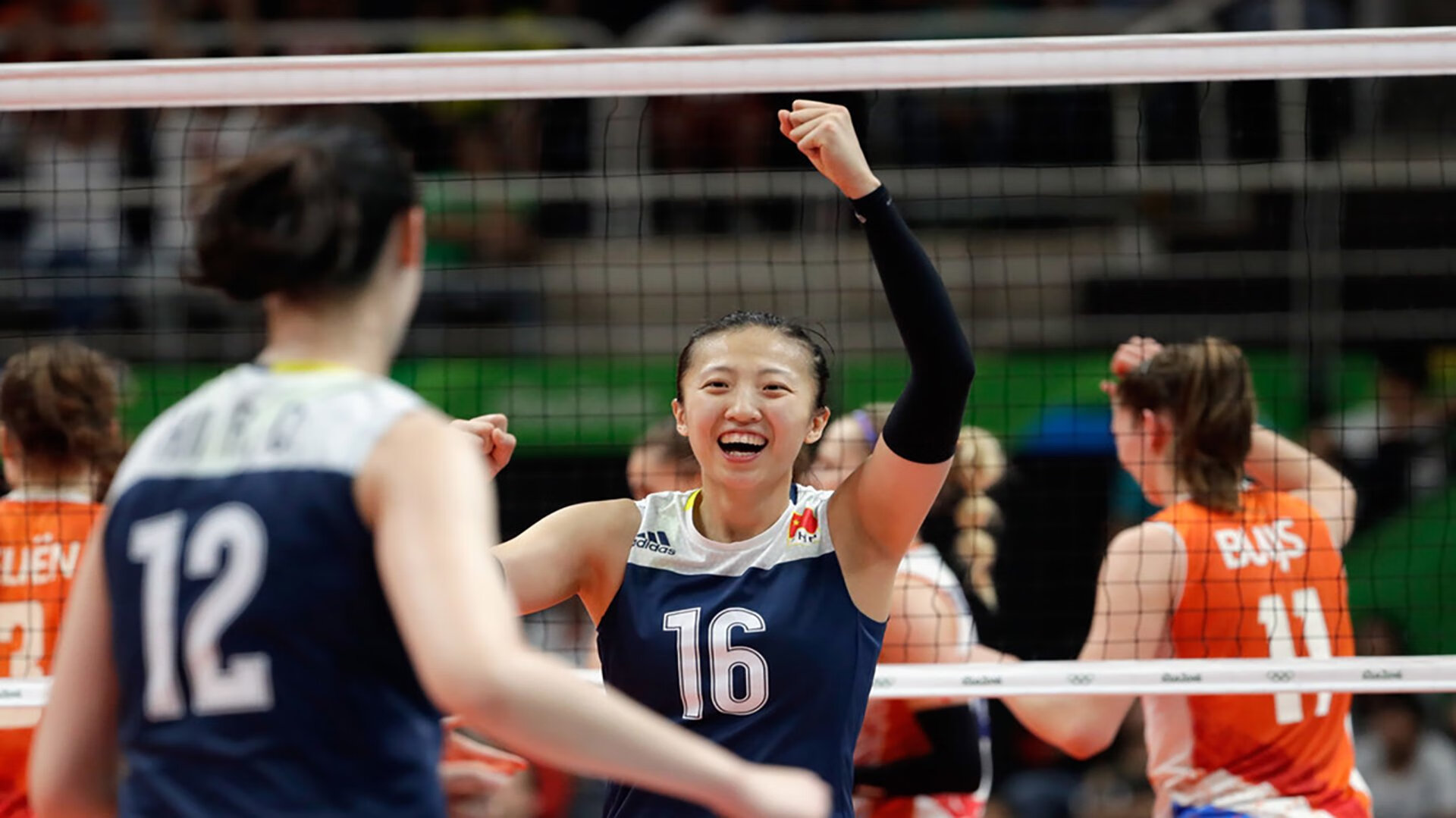世界短道速滑：弯道内线策略成为夺牌要素，短道速滑弯道慢动作视频